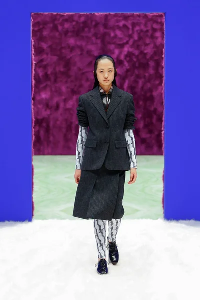 Look 4